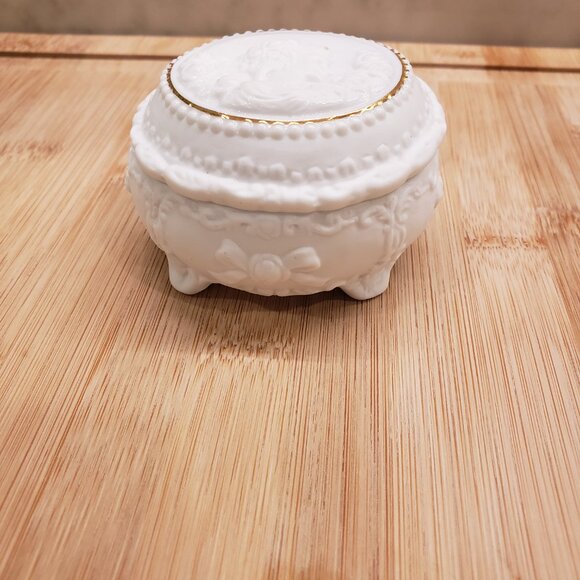 Small White and Gold Rimmed Decorative Container With woman's face design - Picture 2 of 11